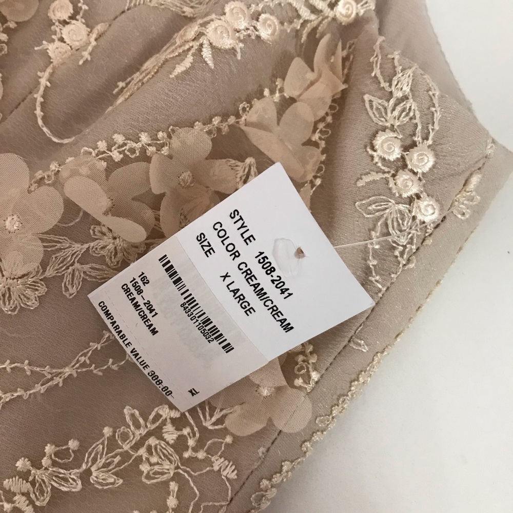Dress the Population Chelsea Lace A-Line Gown - Picture 5 of 8
